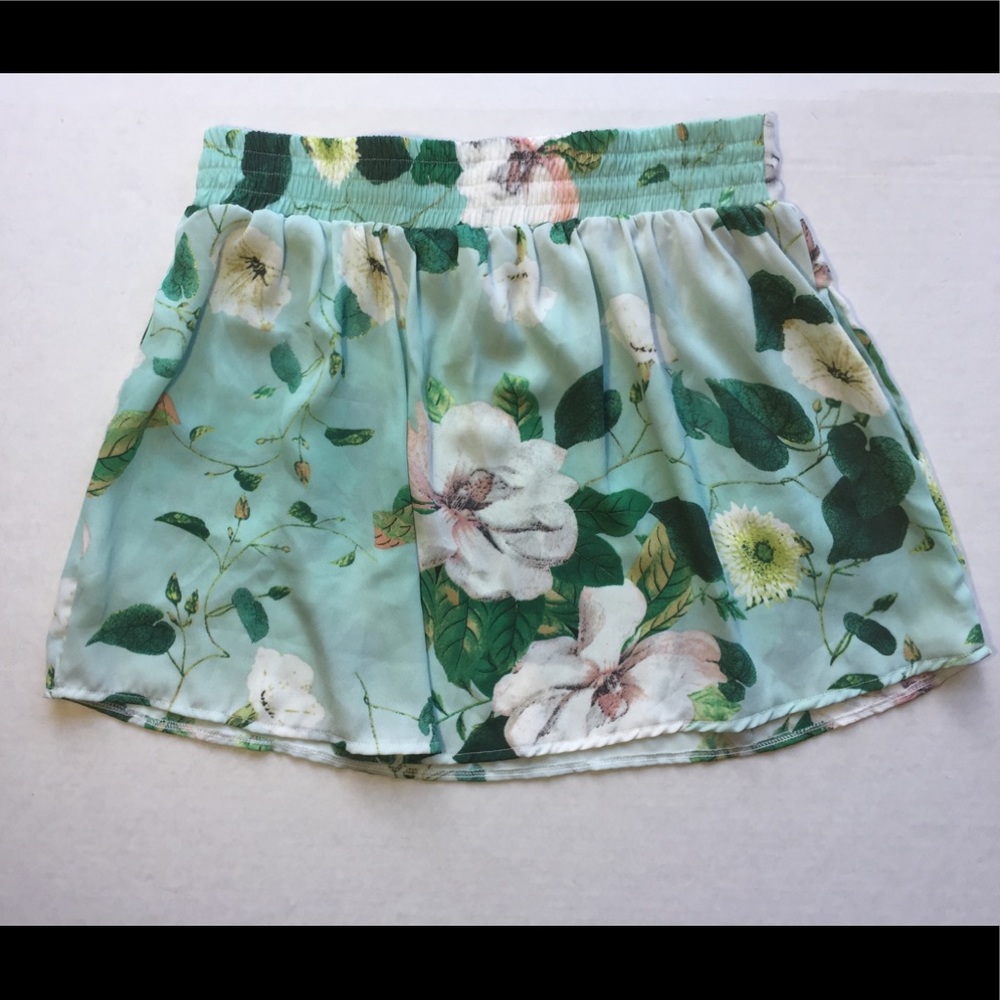 San Lorenzo minty bikini cover up shorts. Size S